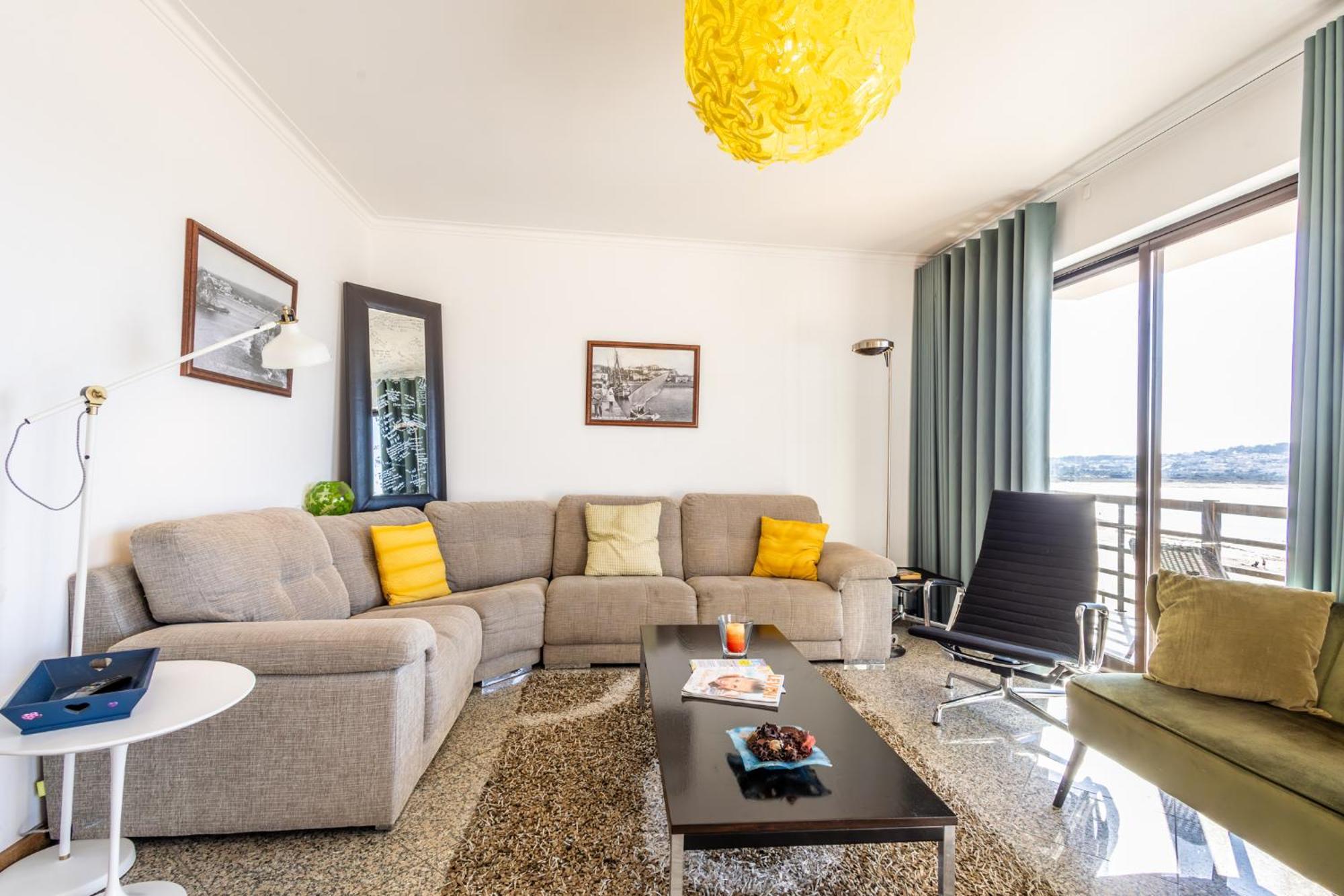 Beachfront 3Bdr Apt On Marginal Boulevard São Martinho do Porto Exterior photo