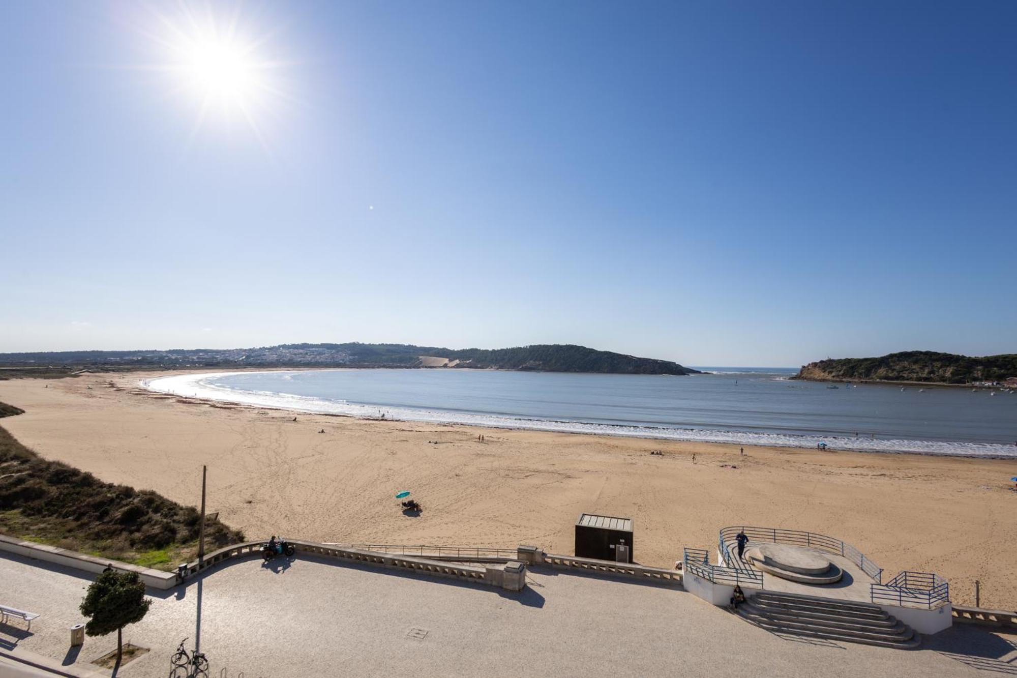 Beachfront 3Bdr Apt On Marginal Boulevard São Martinho do Porto Exterior photo