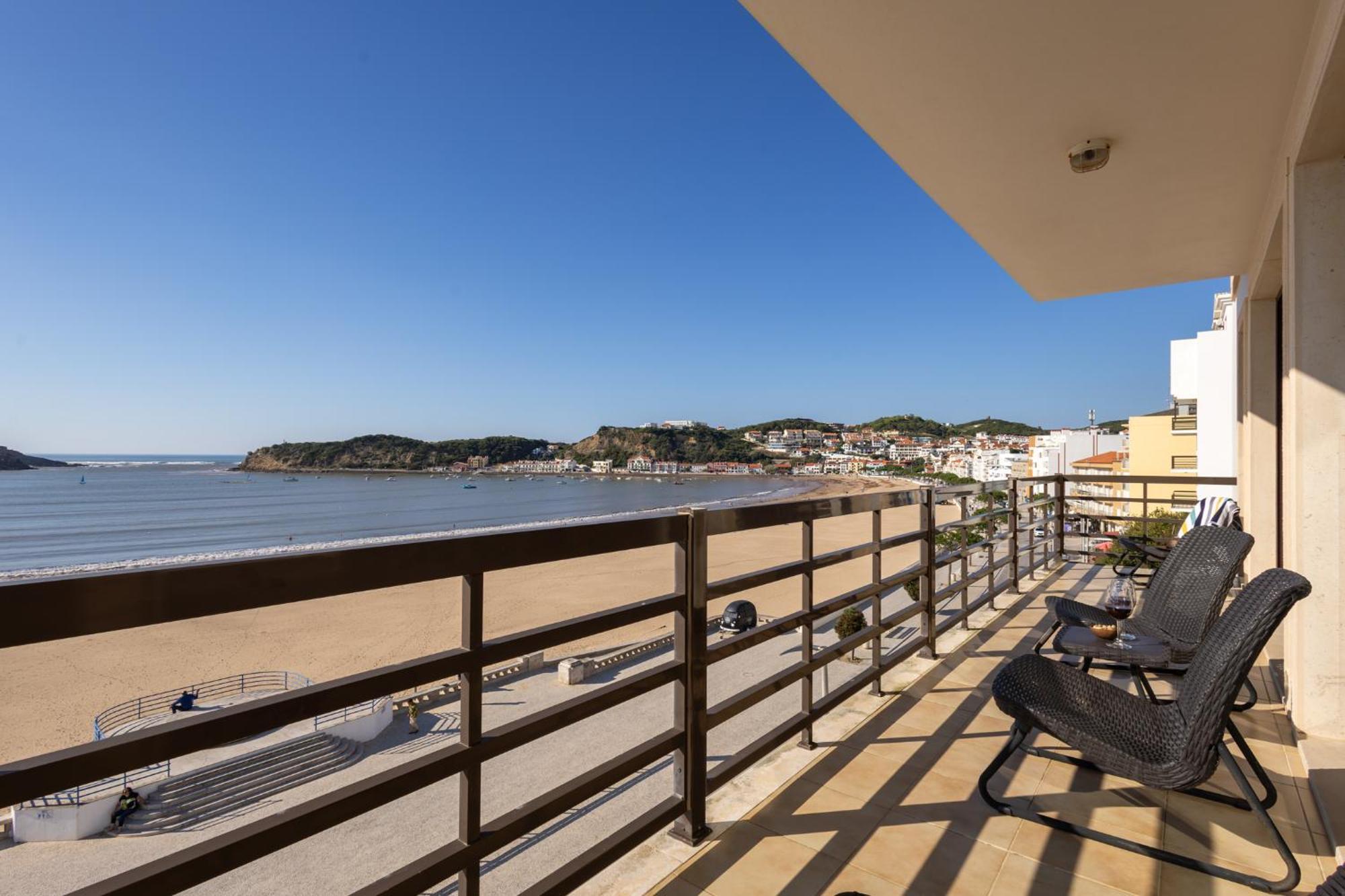Beachfront 3Bdr Apt On Marginal Boulevard São Martinho do Porto Exterior photo